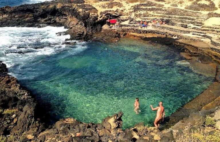 piscina-natural-charco-del-palo-piscina-nudista-en-lanzarote